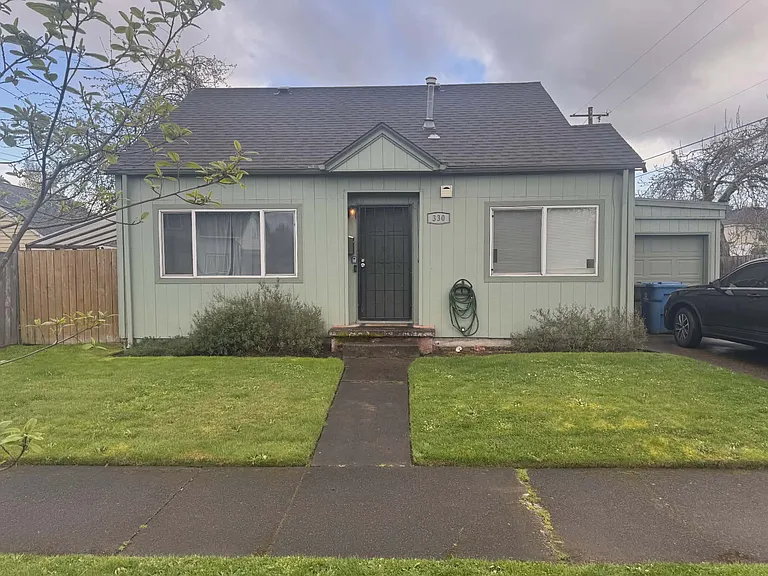 330 Columbia St NE — Photo 2