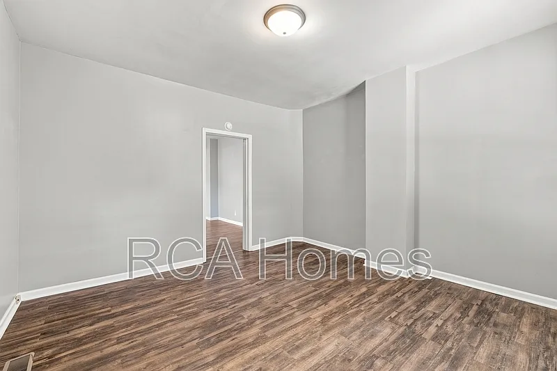 2 bed, 1.0 bath, $1,095 — Photo 3