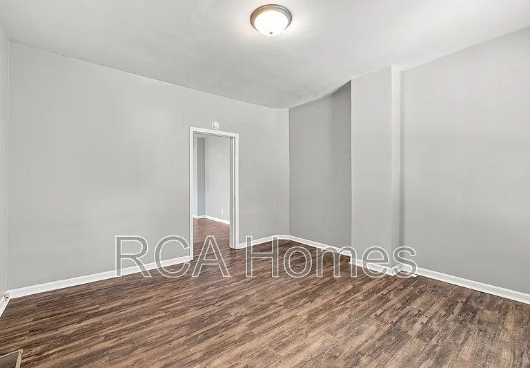 1013 E Legrande Ave #1013 — Photo 2