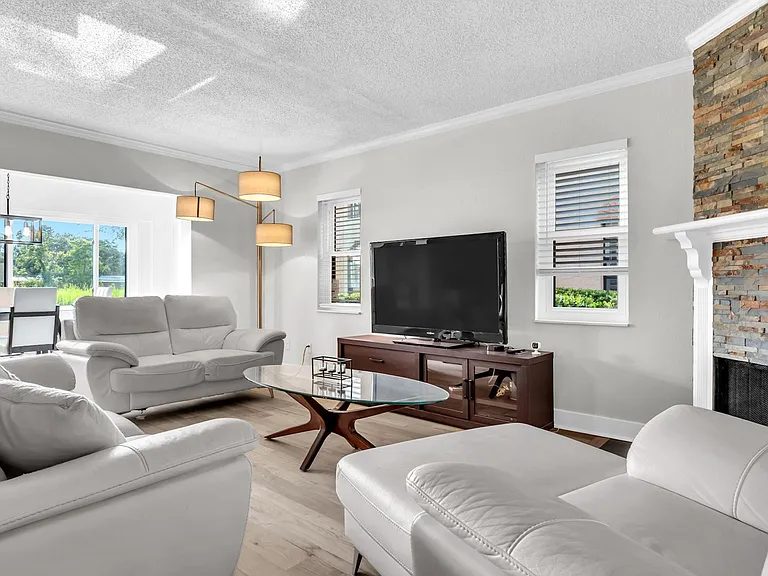 10192 Seminole Island Dr — Photo 11