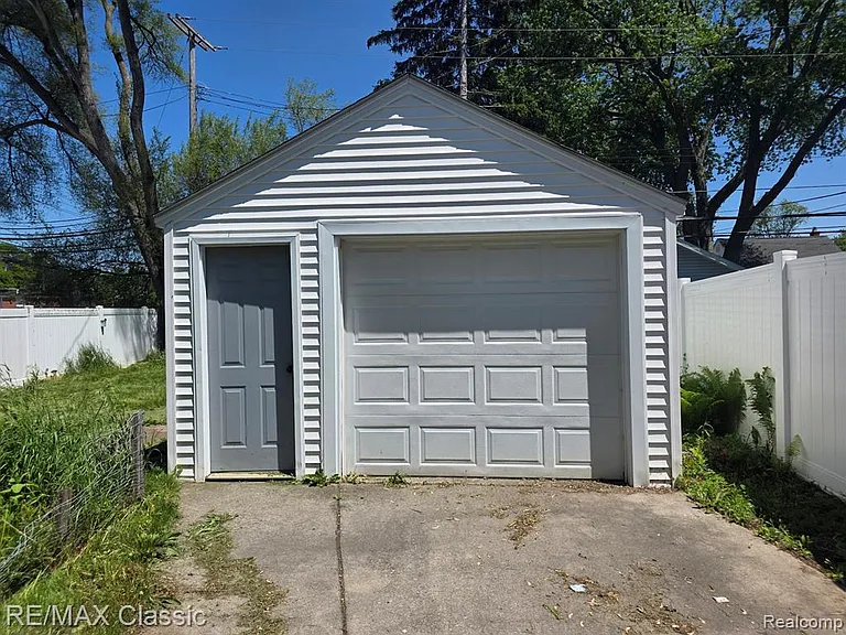 3366 Ellwood Ave — Photo 11