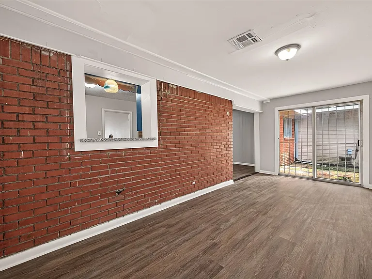 3815 Love St — Photo 16