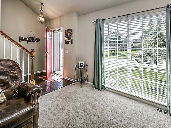3rd image of 808 Clearwater Dr
