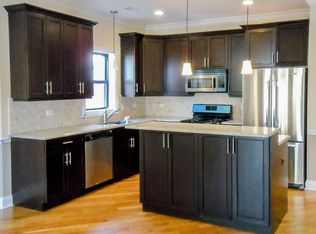 3233 N Kenmore Ave #3, Chicago, IL 60657