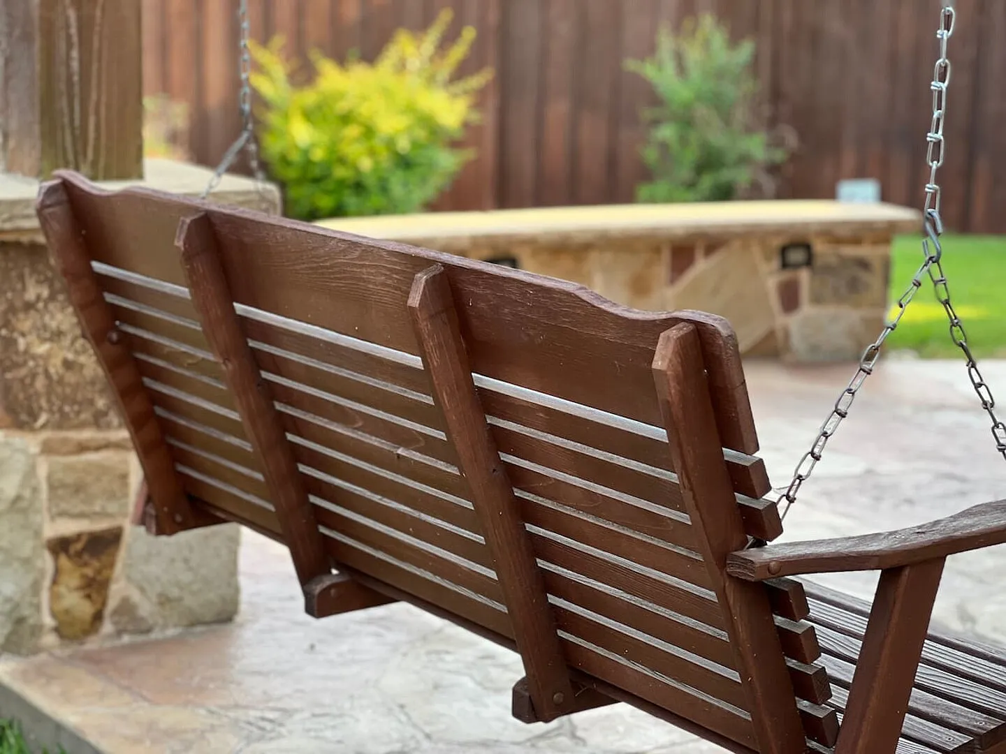 Backyard Sanctuary with 4 Bedrooms House — Photo 3