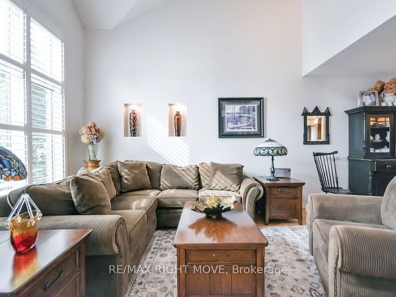3rd image of 2640 Westshore Cres