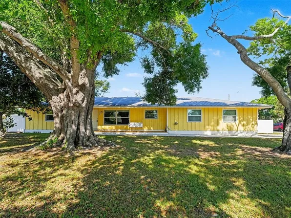 704 S Lockwood Ridge Rd, Sarasota, FL 34237