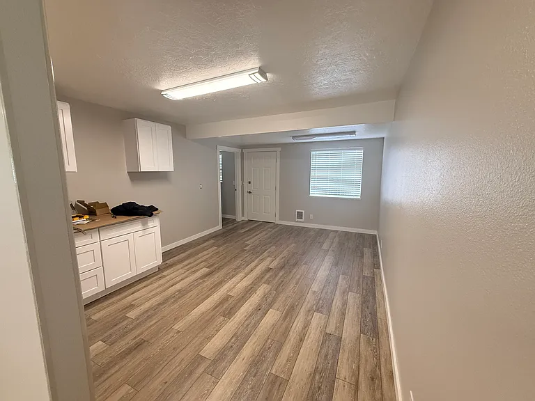 490 N Pine St — Photo 15