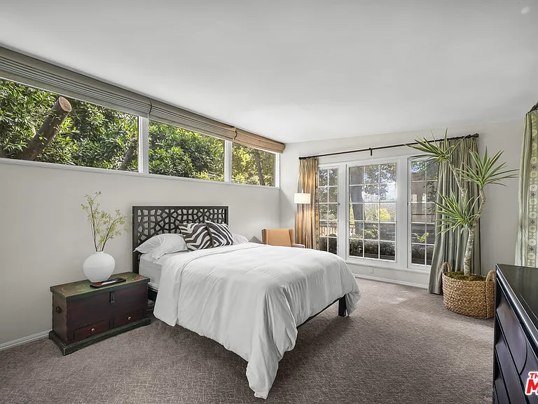 2377 N Beverly Glen Blvd — Photo 13