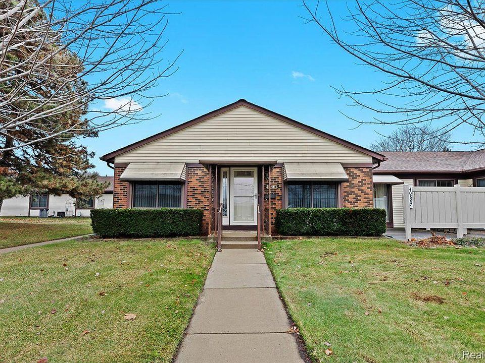 1st image of 40867 Newport Dr