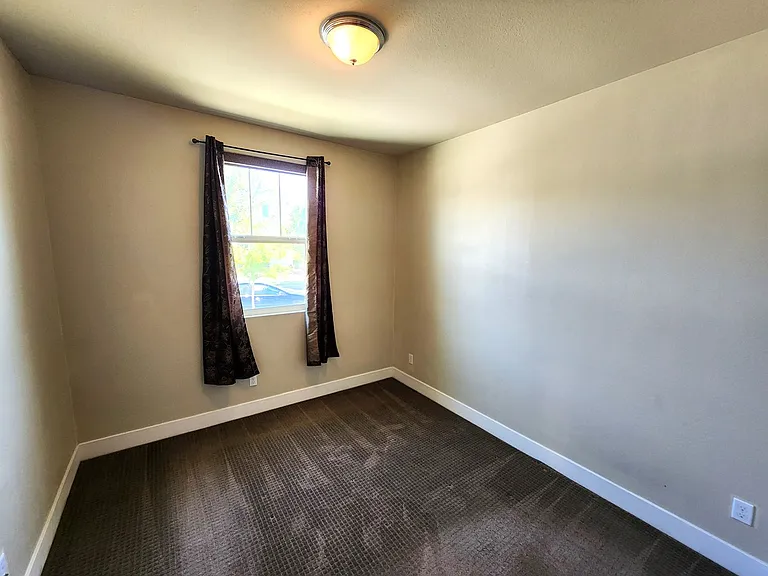 4549 Maple Crest St — Photo 9