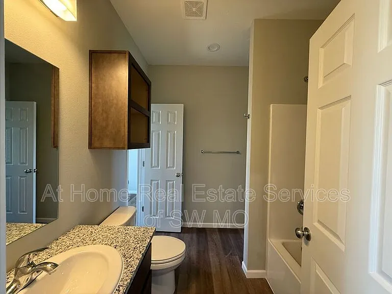 199 W Oaklawn St — Photo 7