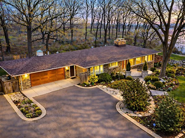 720 South St, Barrington, IL 60010