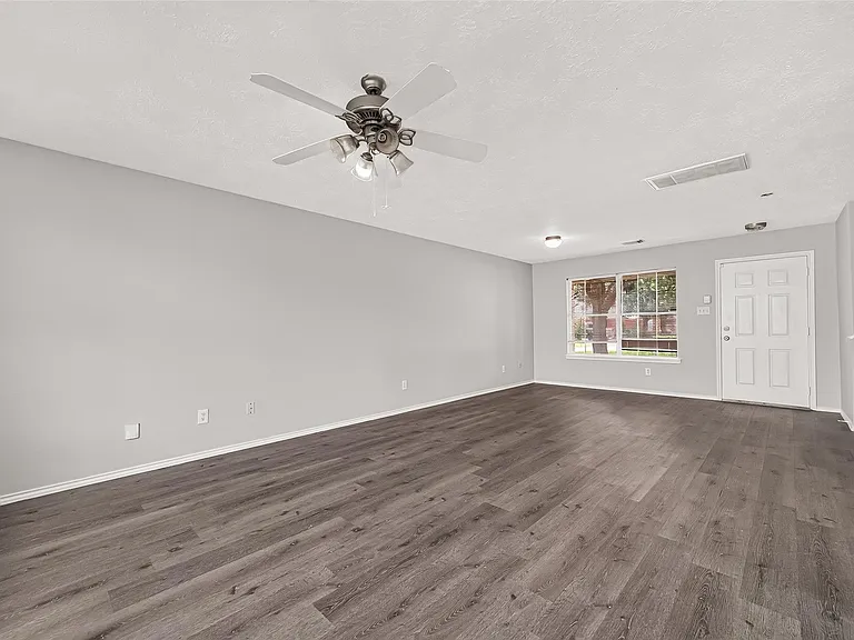 19451 Nasworthy Dr — Photo 12