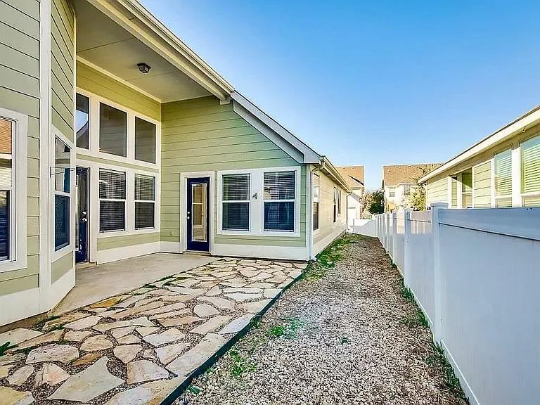 1321 Live Oak Ln — Photo 25