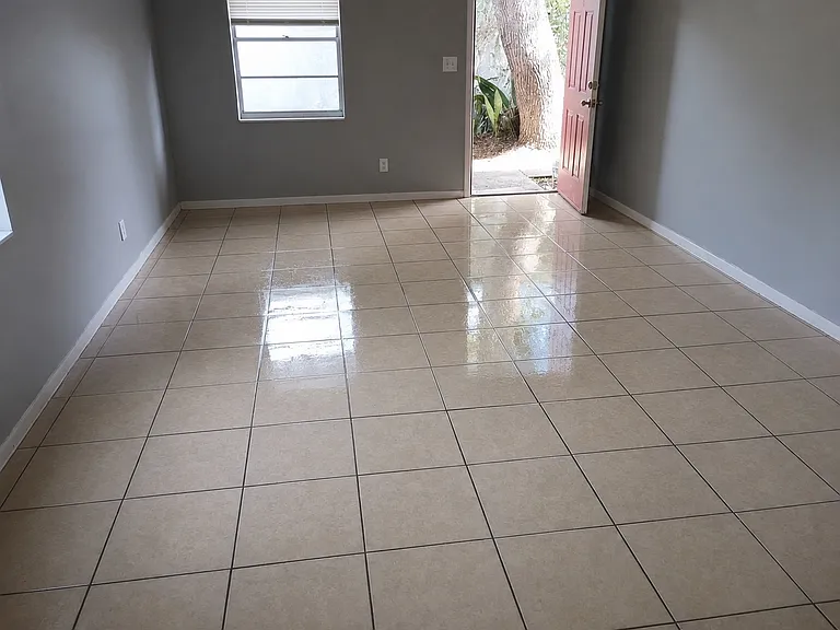 8511 N 10th St #B — Photo 3