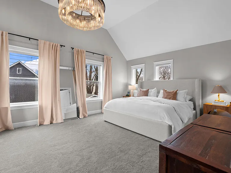819 Irving Ave — Photo 26