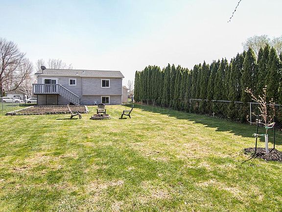 5th image of 3724 Village Green Cir