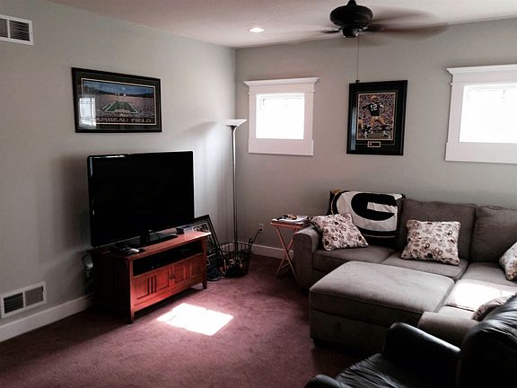 5th image of 219 W Brown St