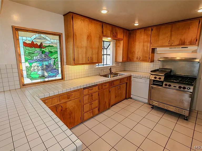 664 Barret Way — Photo 7