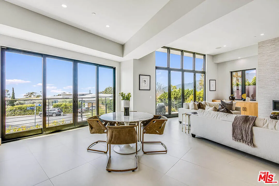 5 bed, 7.0 bath, 6825 sqft, $23,000 — Photo 4
