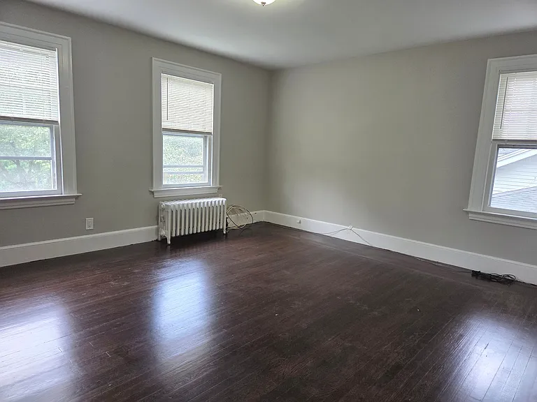 310 Putnam Ave — Photo 8