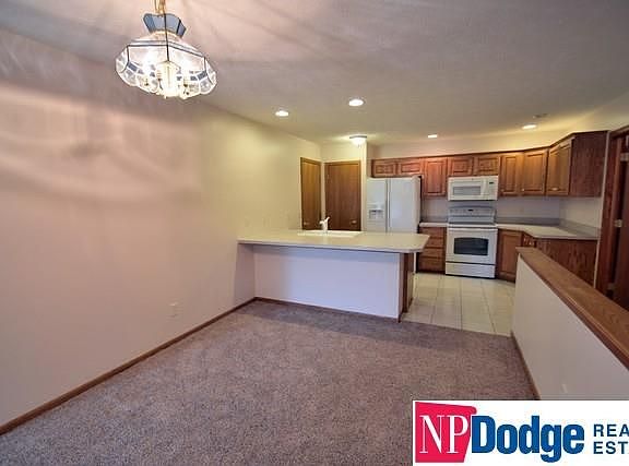 5th image of 101 E Deer Ln