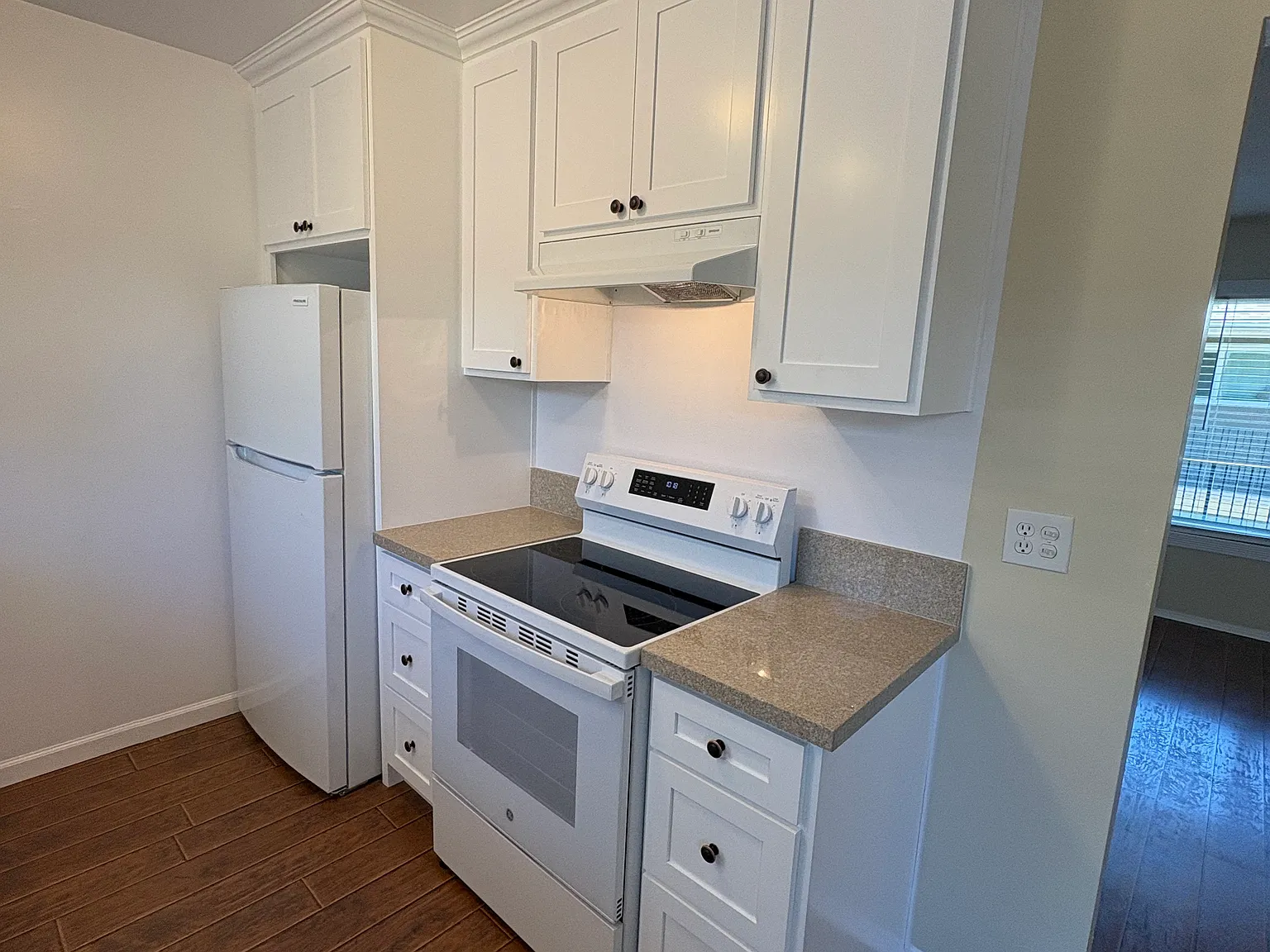 1 bed, 800 sqft, $2,200 — Photo 3