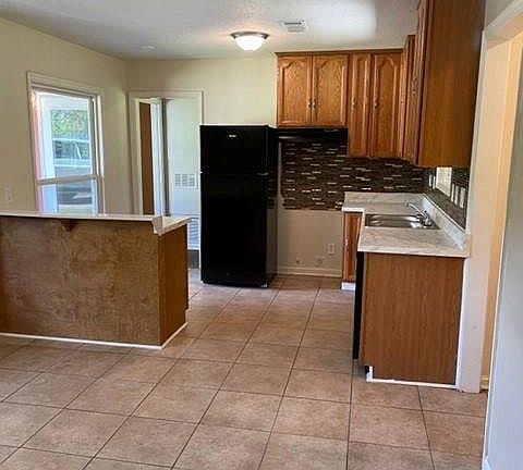 5th image of 2768 Norwich Dr