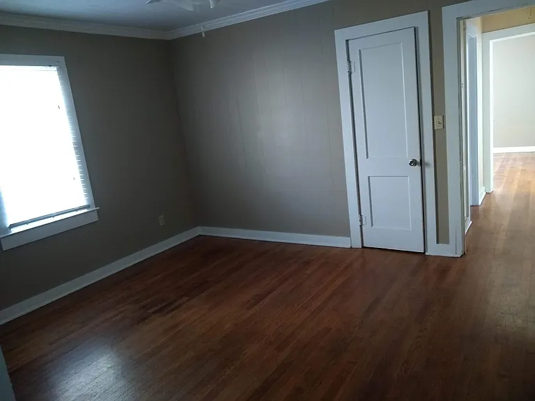 Middle bedroom