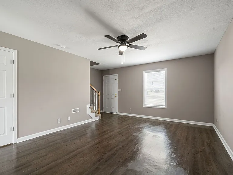 504 Patriot Park Ct — Photo 6