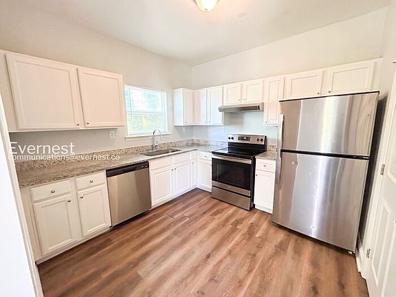 4th image of 838 Ridge Ave NW