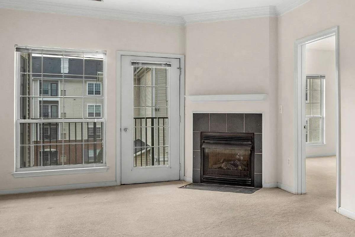 Building Photo - 4850 Eisenhower Ave #407