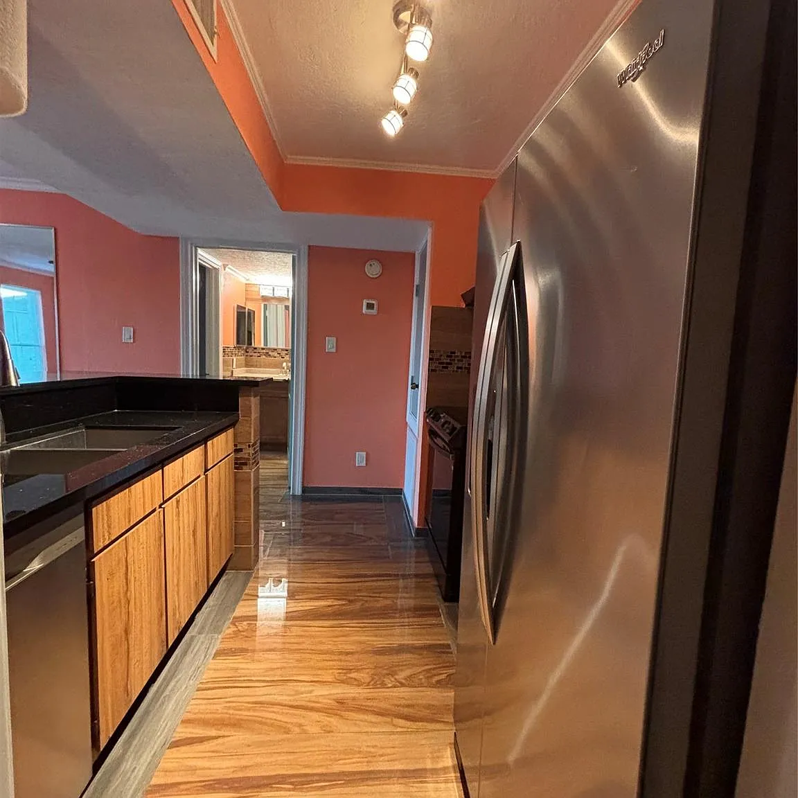 1 bed, 1.5 bath, 694 sqft, $1,200 — Photo 4