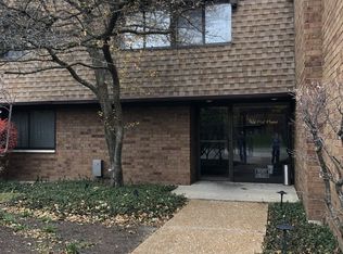 10 Old Oak Dr APT 101, Buffalo Grove, IL 60089
