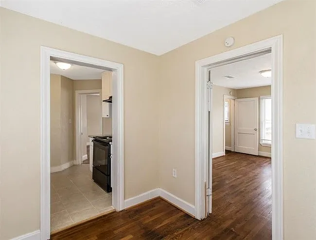 3 bed, 1.5 bath, 1984 sqft, $1,675 — Photo 3