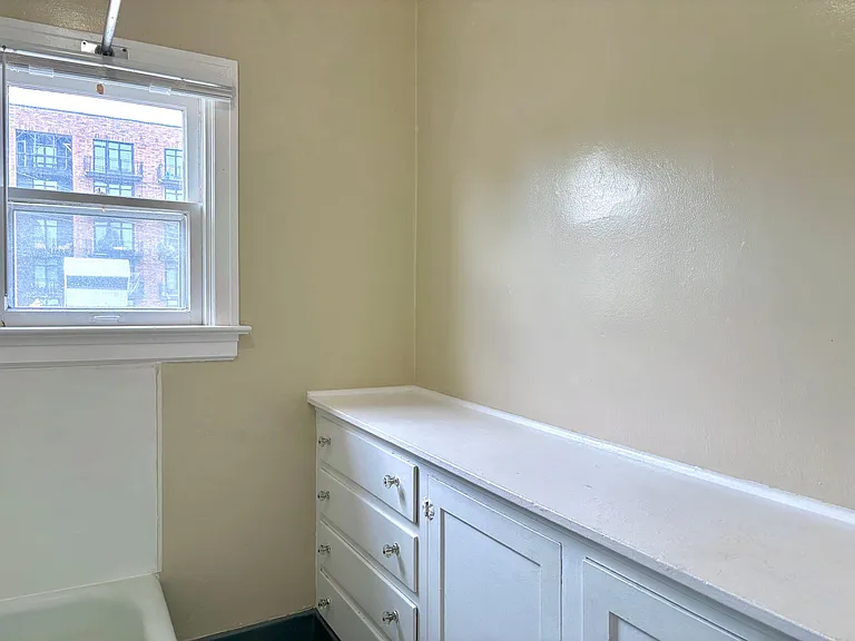 1035 SE 12th Ave — Photo 15