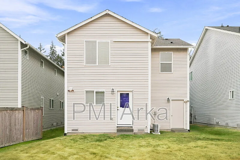 3 bed, 2.0 bath, 1450 sqft, $3,295 — Photo 2