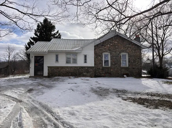 2900 E Cloverdale Rd, Hastings, MI 49058