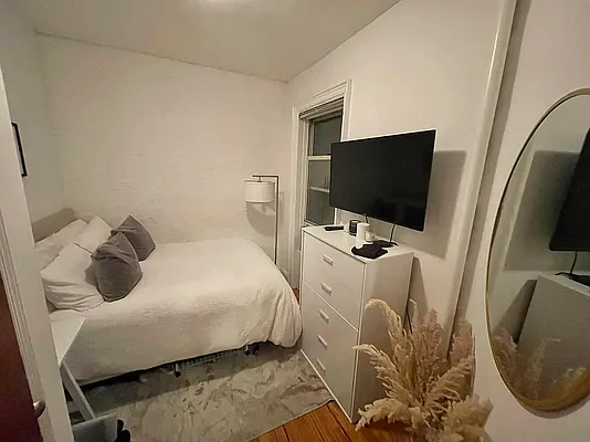 Rented by LJ Sloane Management | media 14