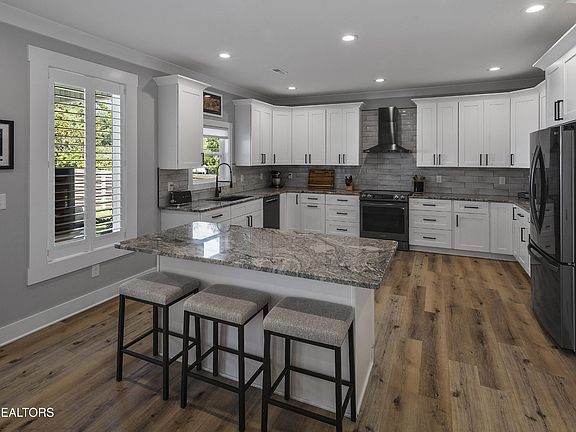 3rd image of 1600 Starmont Trl