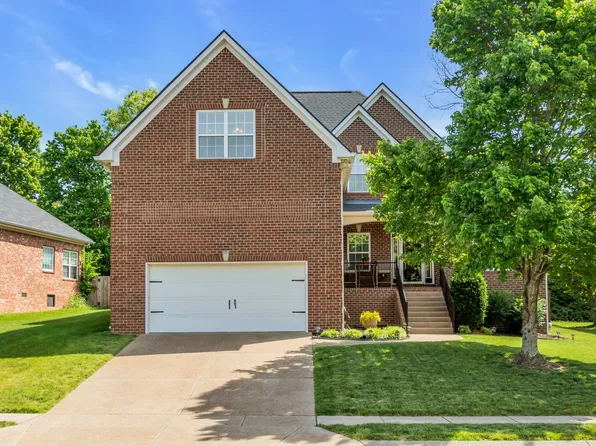 2766 Trasbin Ct, Thompsons Station, TN 37179