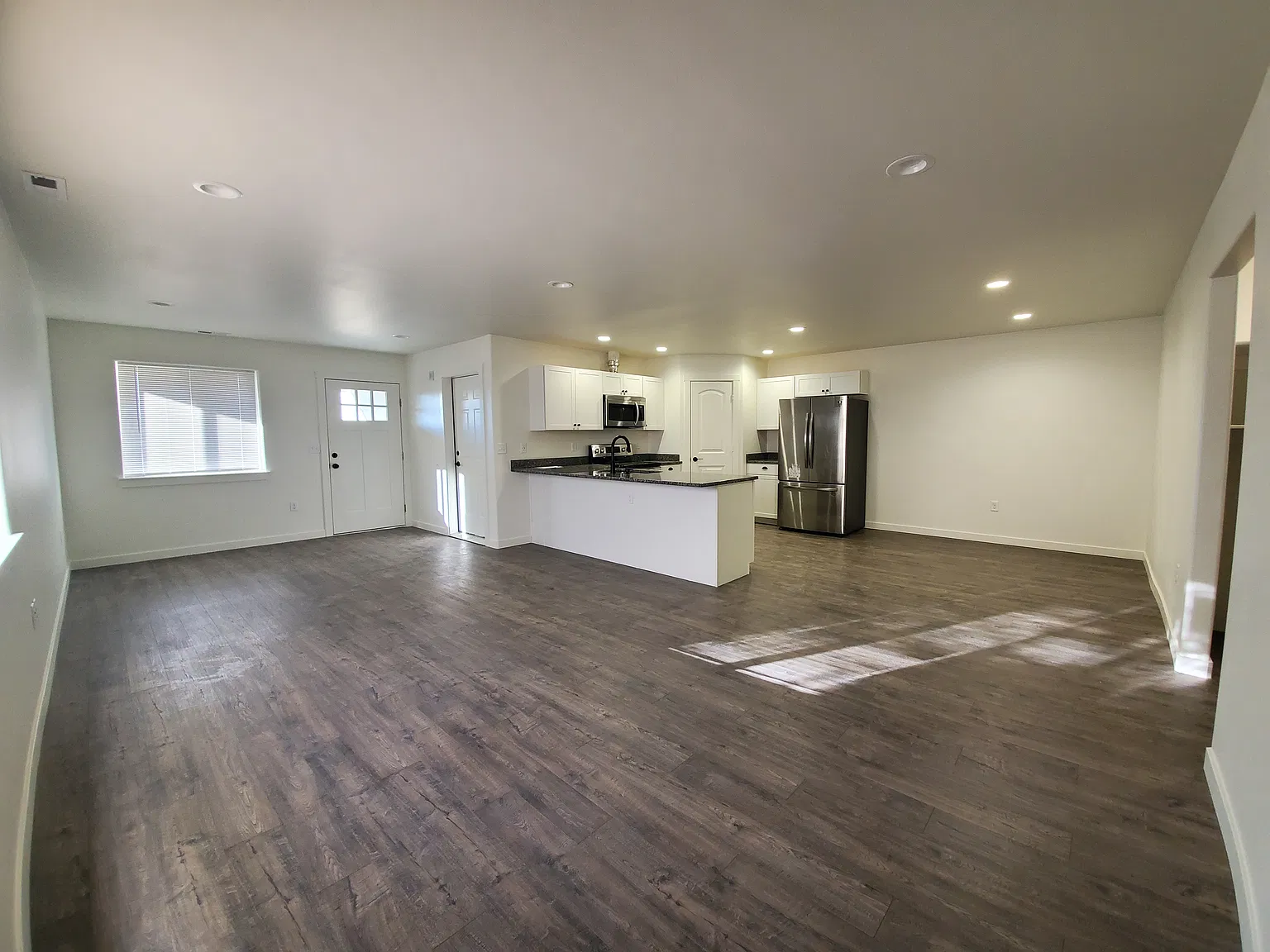 1125 W Ivy Ave — Photo 4