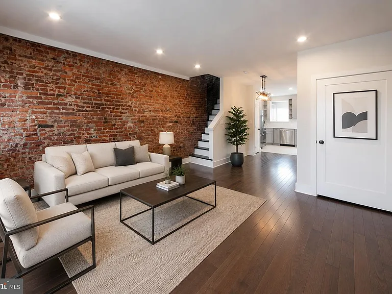 2677 Aramingo Ave — Photo 3