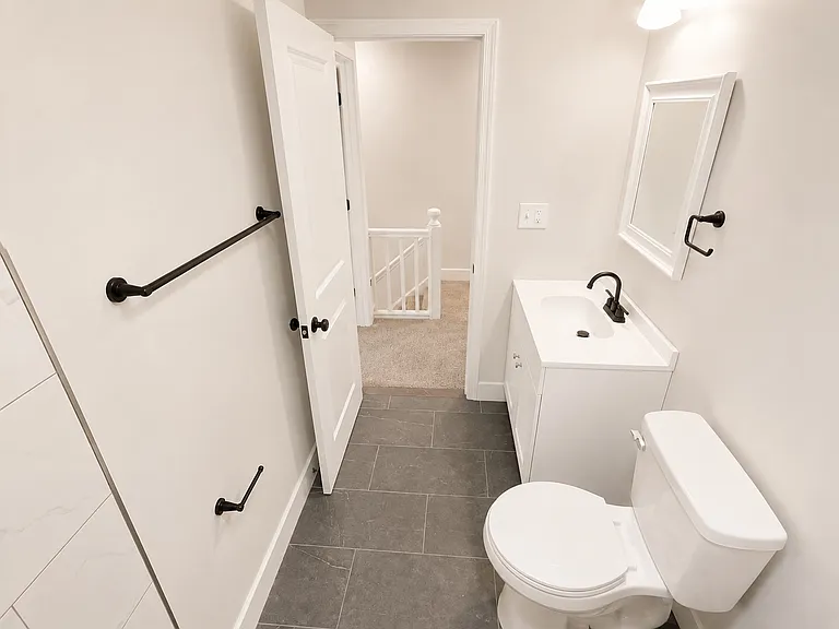 432 Bonsal St — Photo 8