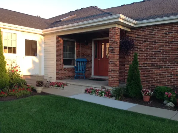 985 Keenan Ln, Beecher, IL 60401