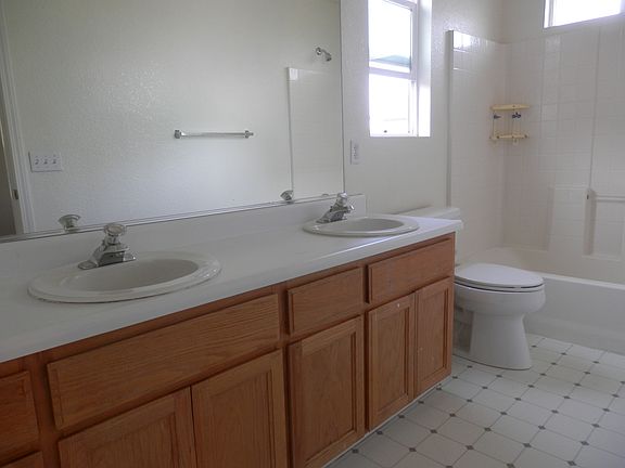 2.5 bathrooms!!!
