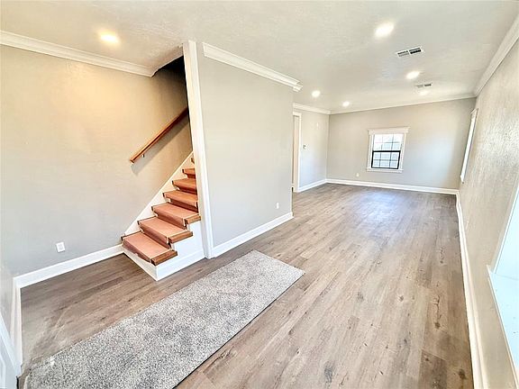 3rd image of 1501 N Lee St