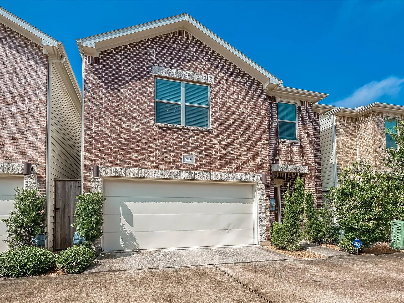 3 bed, 2.5 bath, 1714 sqft, $3,200 — Photo 2
