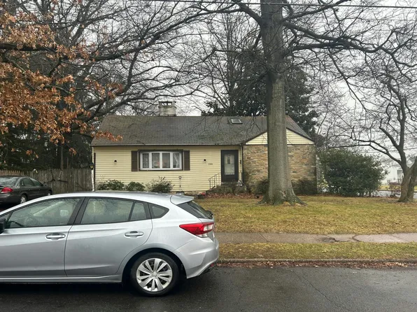 300 N Lafayette Ave, Morrisville, PA 19067